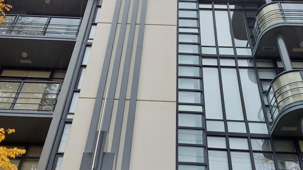 Close-up inspection of a building component