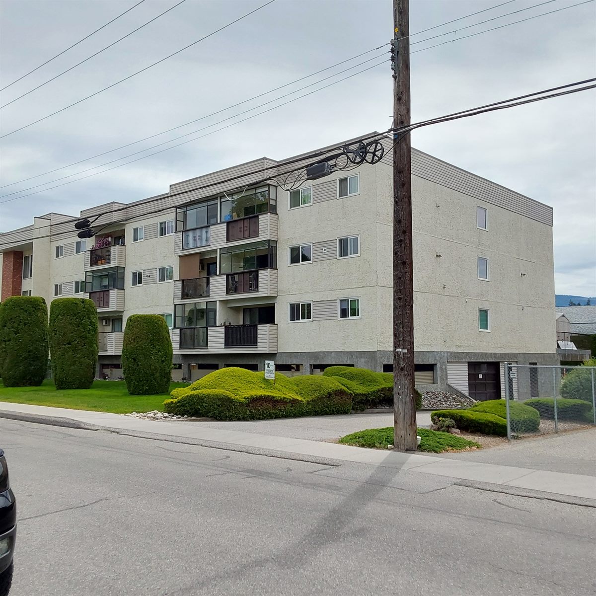 Four-storey low-rise apartment building, Vernon